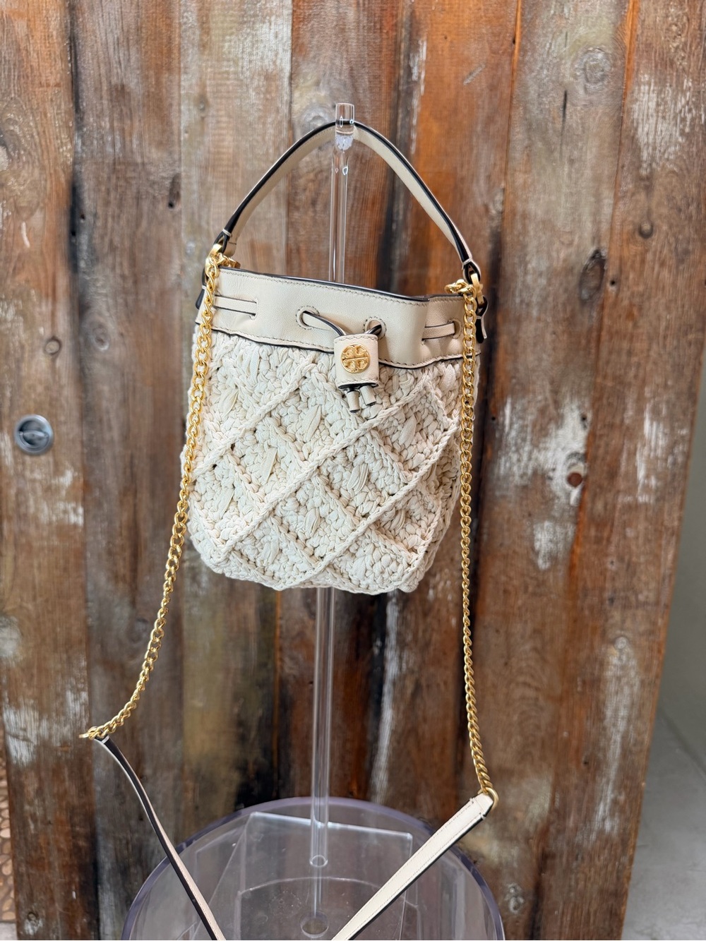 NWOT Tory Burch Cream Woven Bucket Crossbody with Gold Chain